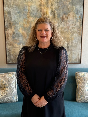 Angela Hallmark : Office Administrator