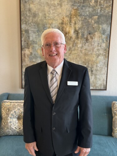 Lynn Stroud : Funeral Home Chaplin